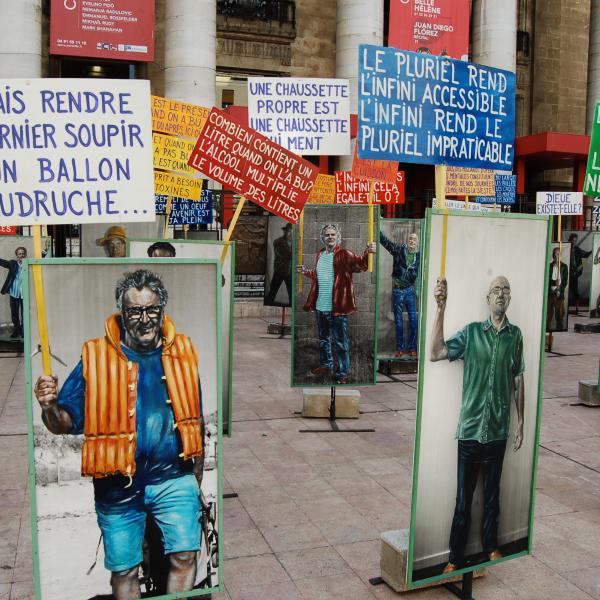 Photo : Le sourire est un élastique tendu entre les oreilles - Visuel 1